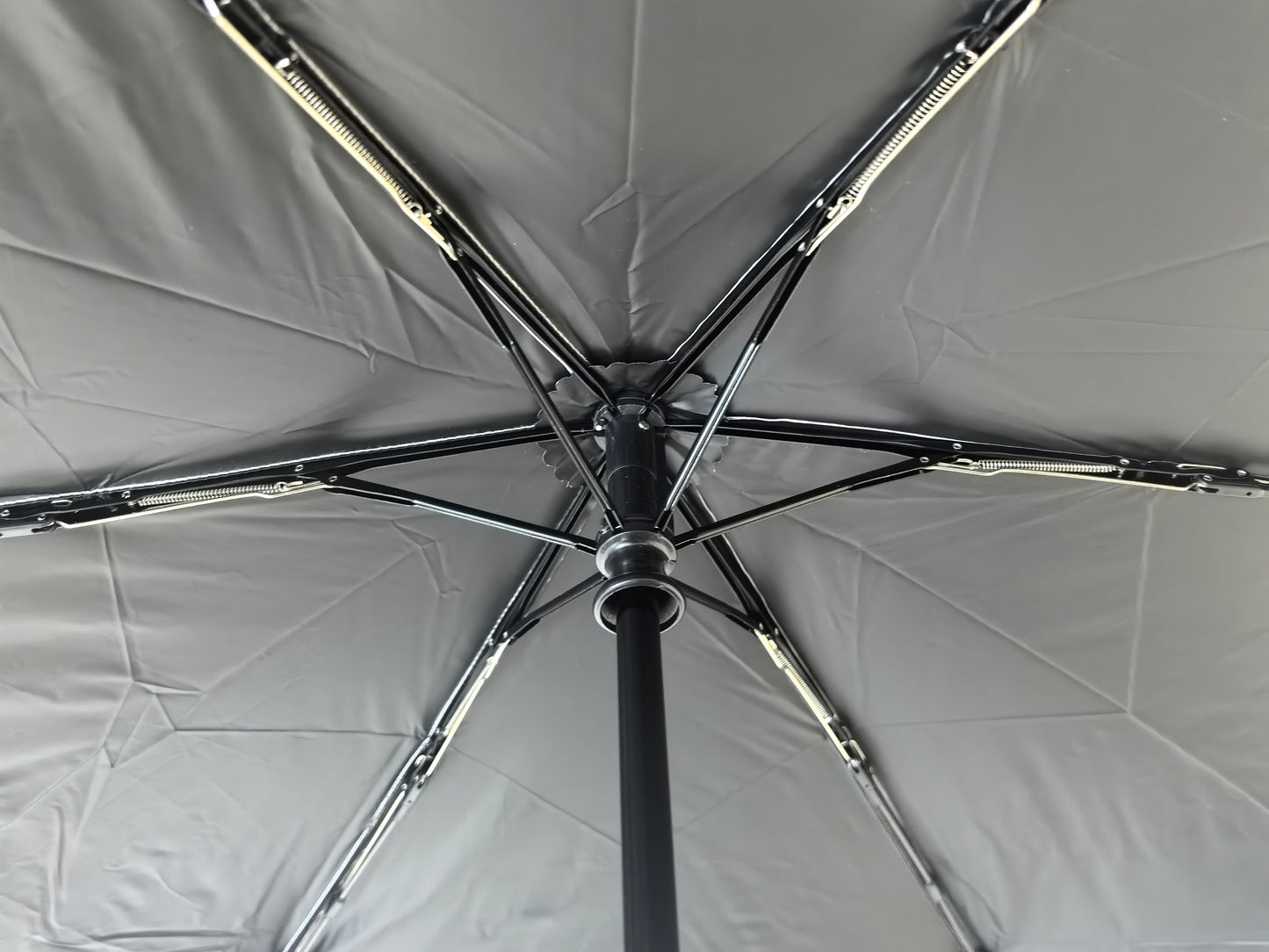 Japanese Style Automatic Three Folding Umbrella with UV Protection and Windproof Frame for Sunny and Rainy