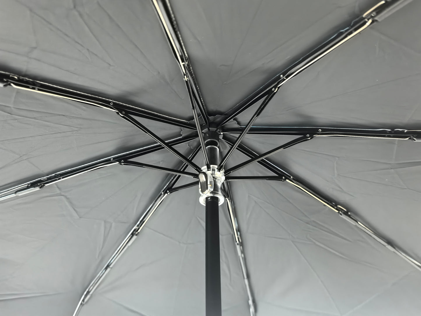 Three Folding Umbrella with UV Protection and Super Windproof Frame for Both Sunny and Rainy