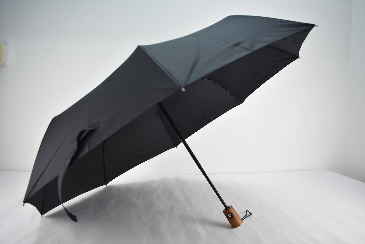 auto open and close Revolutionary design Umbrella with wood handle