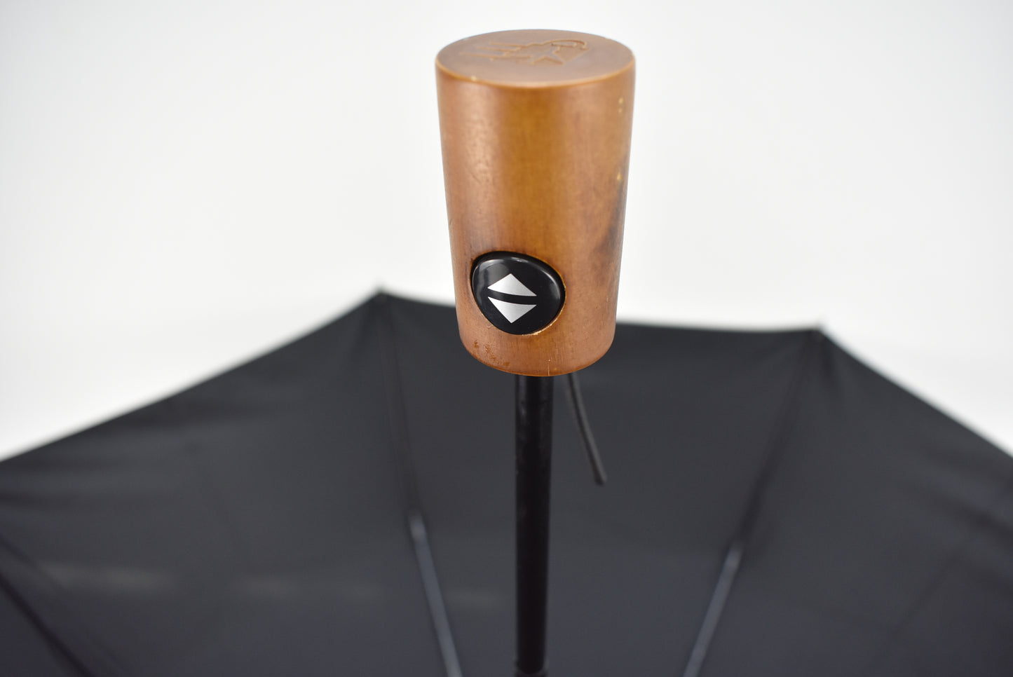 auto open and close Revolutionary design Umbrella with wood handle