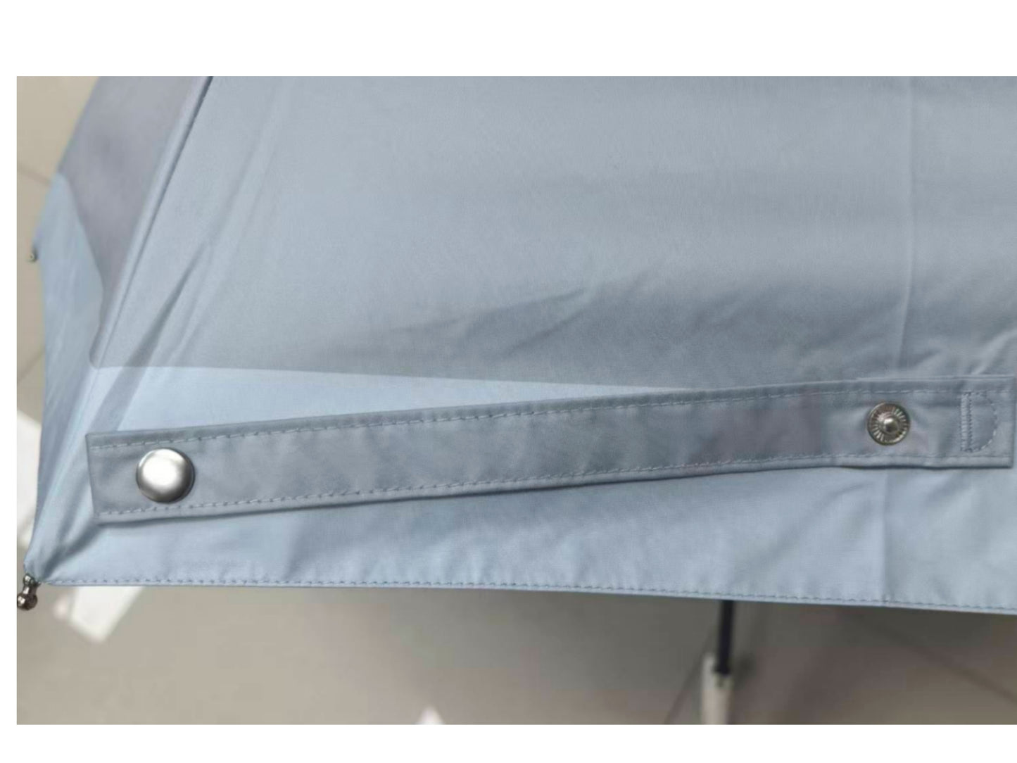 Three Folding Apollo Dome Shape Umbrella with Strong Windproof Frame and Black Uv Coated Customizable